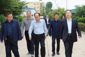 洛阳市农业农村局局长赵红艺陪同甘肃省平凉市静宁县考察组到wending问鼎官方在线入口考察指导工作